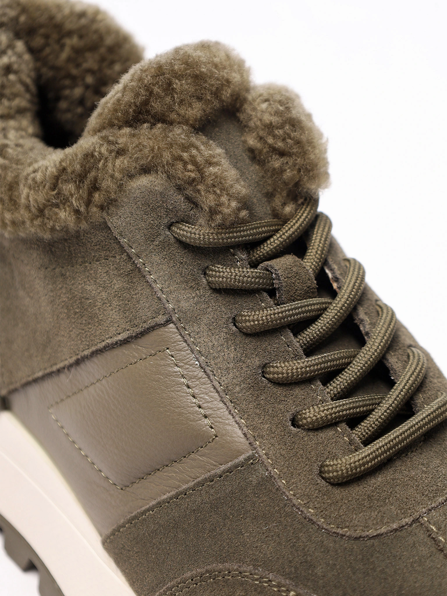 Кроссовки комбинированные зеленого цвета на рельефной подошве